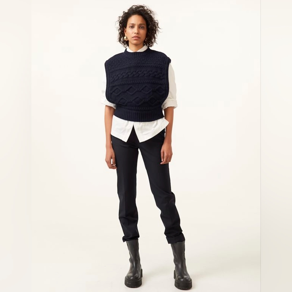 BNWOT Gestuz knitted pullover, navy, Size US M